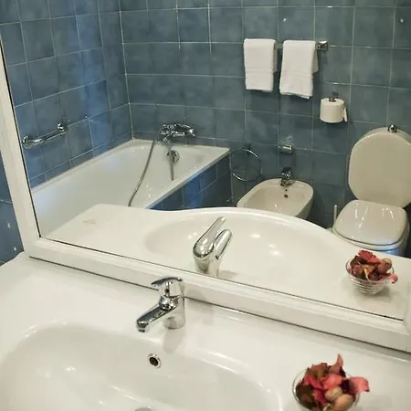 Апартаменты Roman Holidays All'eur *